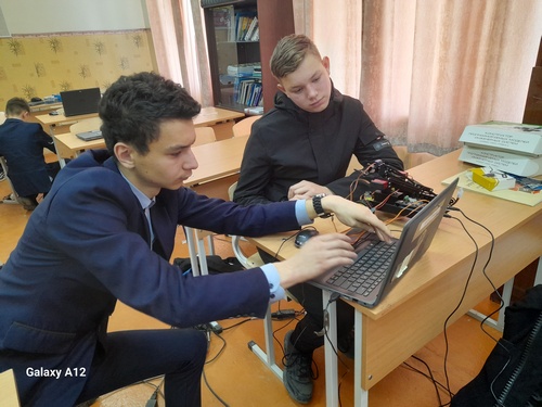 Первый робот собран.