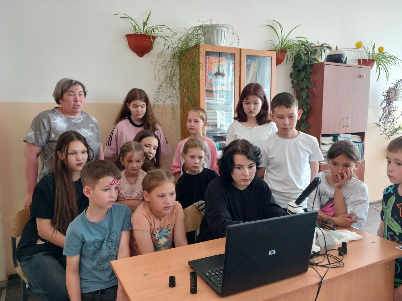 Уникальное мероприятие с электронным микроскопом в летнем лагере при нашей школе..